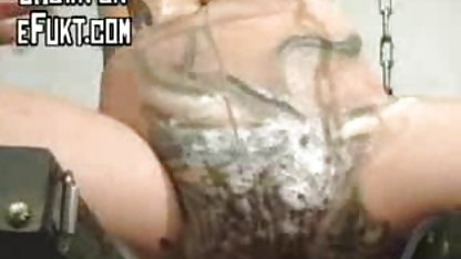 را عضو آورده پخش انلاین فیلم های سکسی و به اوج لذت جنسی, تغذیه او با