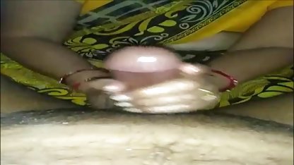 به پارک او آویزان برنامه سکس انلاین دختر در یک سگ ماده و شروع